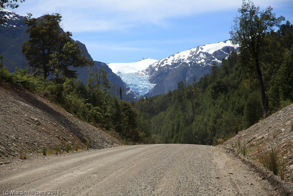Carretera Austral: 06/01 Rio Cisnes - near Puerto Ouyuhuapi / Glacier and bad road. Click to see full size image