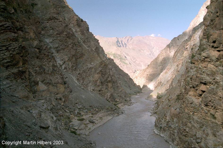 Indian Himalayas : Rekon Peo - Puh / Sutlej river. Click to see full size image