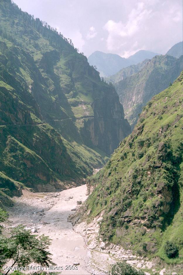 Indian Himalayas : Rampur - Rekong Peo / More Sutlej River. Click to see full size image