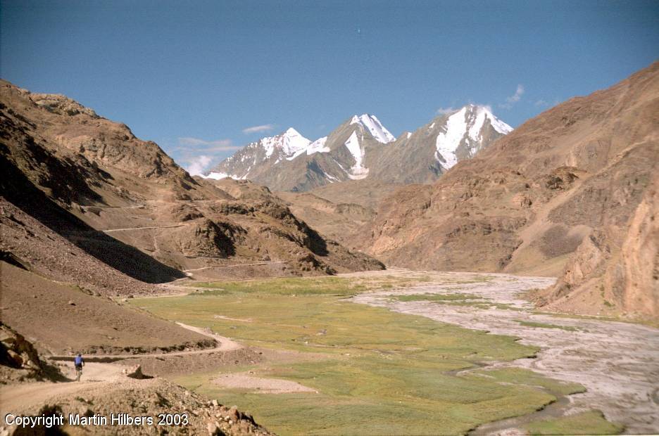 Indian Himalayas : Losar - Chhatru / Kunzum La in the distance. Click to see full size image