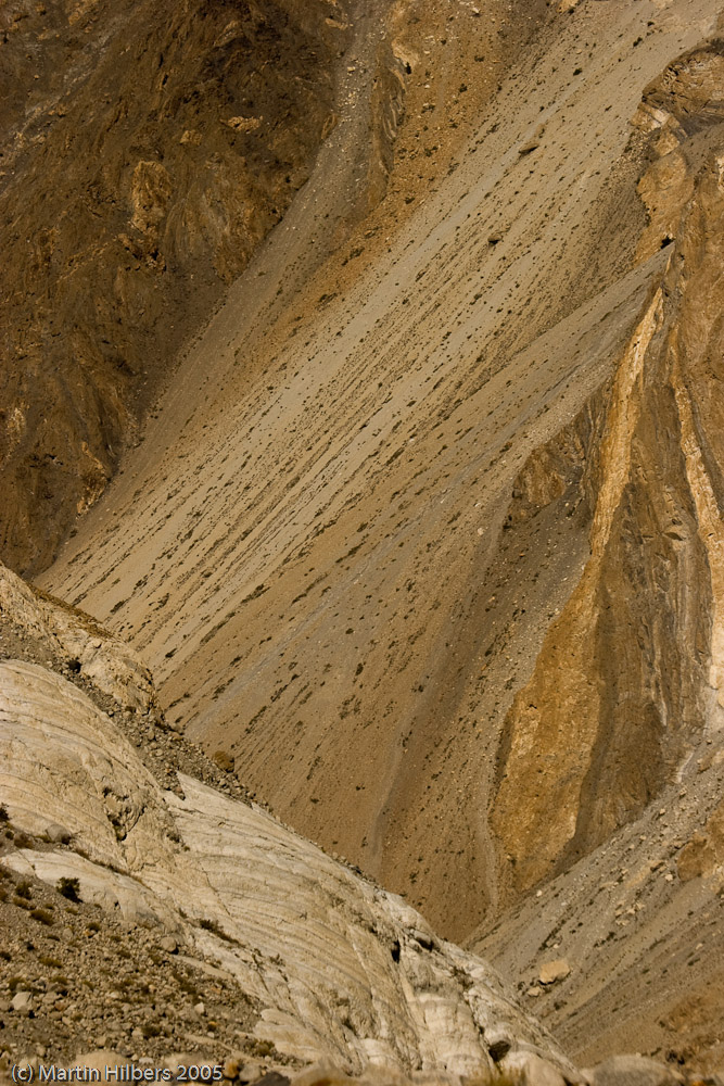 Karakoram Highway : Karimabad - Passu / Rockscape. Click to see full size image