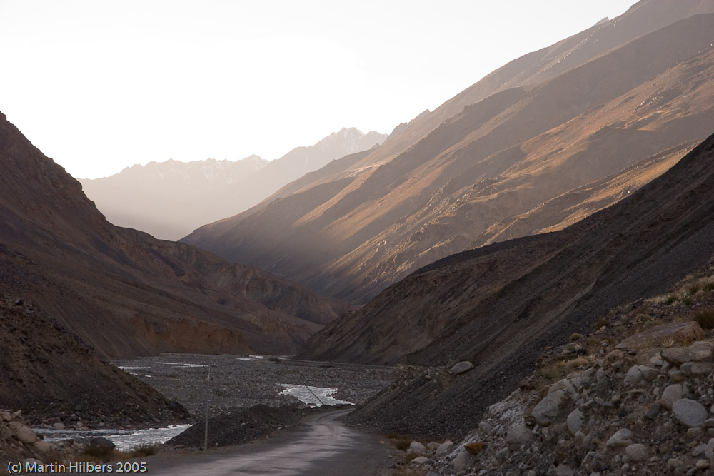 Karakoram Highway : Sost - Koksil / Sunset near Koksil. Click to see full size image