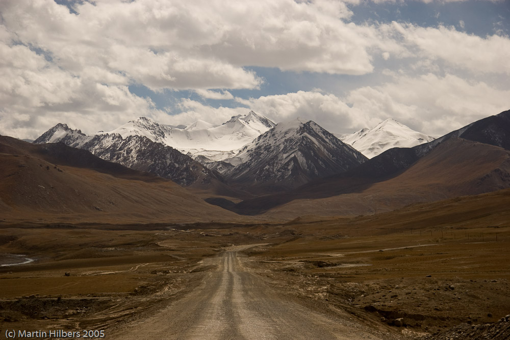 Karakoram Highway : Bus to Gilgit / Road towards Khunjerab. Click to see full size image