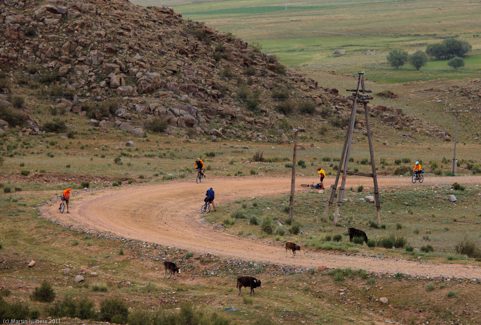 Kyrgyzstan: 24/8 Kok Sai - Kara Talaa - (Kochkor) / Putting on rain jackets. Click to see full size image