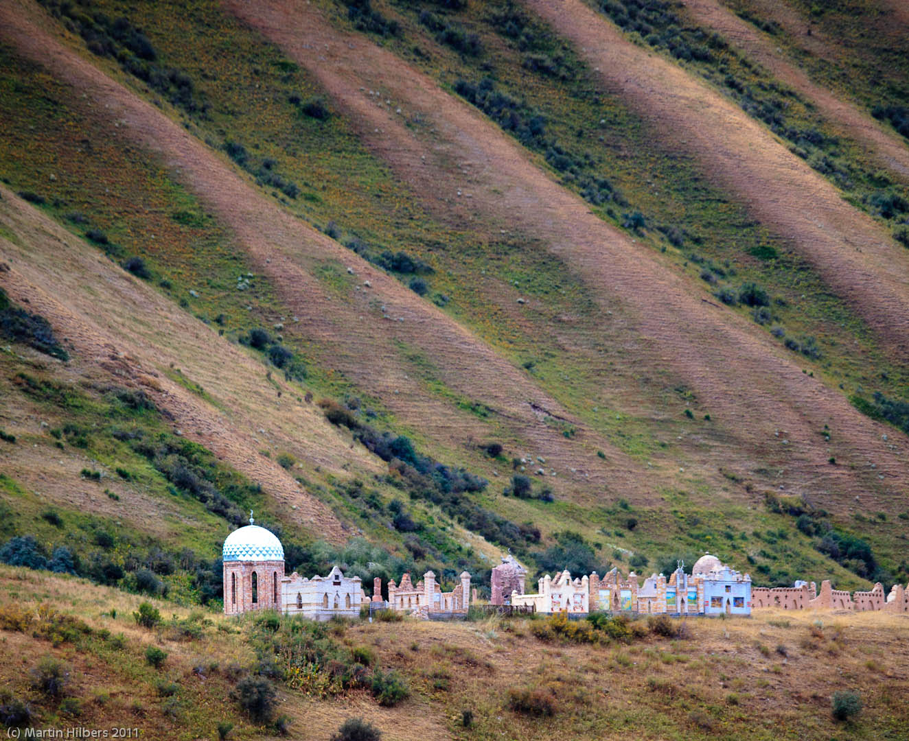 Kyrgyzstan: 28/8 Eki Naryn - Naryn / Cemetery. Click to see full size image