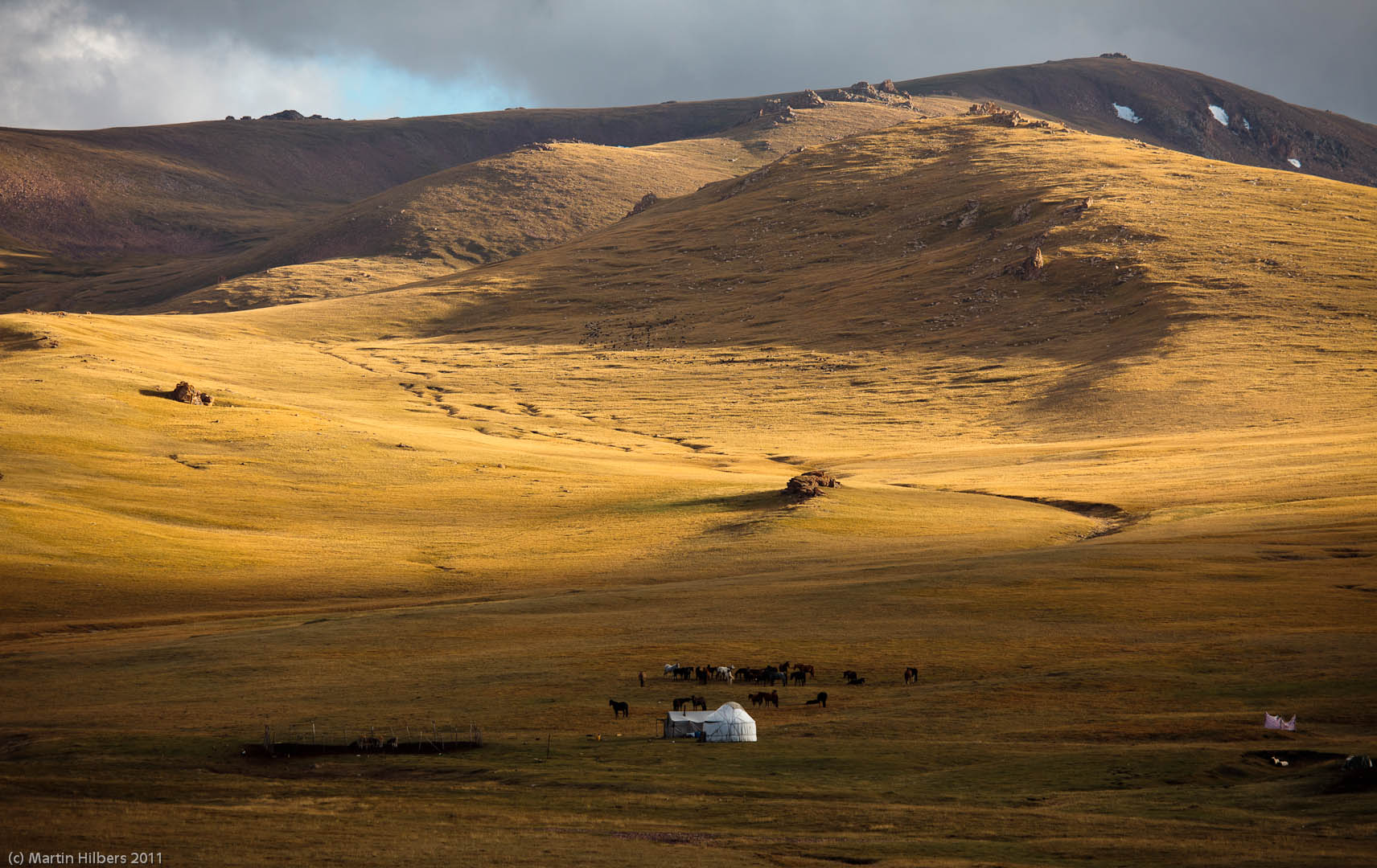 Kyrgyzstan: 31/8 Naryn - Song Kul / One more yurt. Click to see full size image
