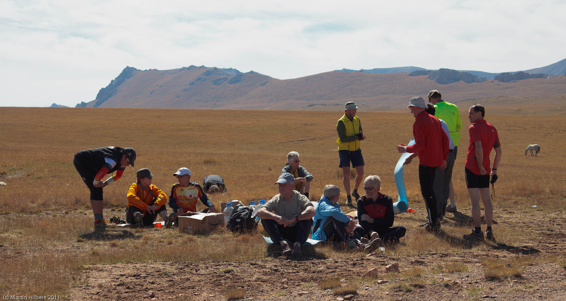 Kyrgyzstan: 1/9 Song Kul - Keng Suu - (Kochkor) / Somewhere on the plains of Central Asia: a group of cyclists without bikes.... Click to see full size image