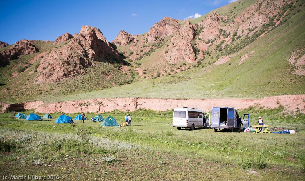 Kyrgyzstan: 23/06 Kyzyl Oi towards Kara Keche pass / Camping before Kara Keche pass. Click to see full size image