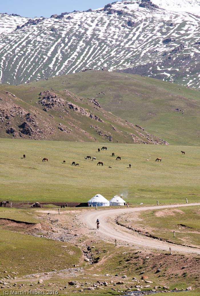 Kyrgyzstan: 25/06 Over Kalmak Asho towards Dolon Pass / Climbing to Kalmak Ashu. Click to see full size image