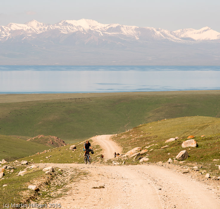 Kyrgyzstan: 25/06 Over Kalmak Asho towards Dolon Pass / Kalmak Ashu climb. Click to see full size image