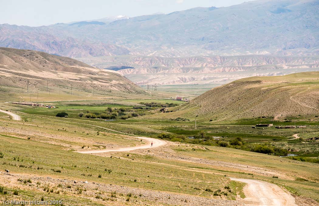 Kyrgyzstan: 25/06 Over Kalmak Asho towards Dolon Pass / Downhill to Tolok. Click to see full size image
