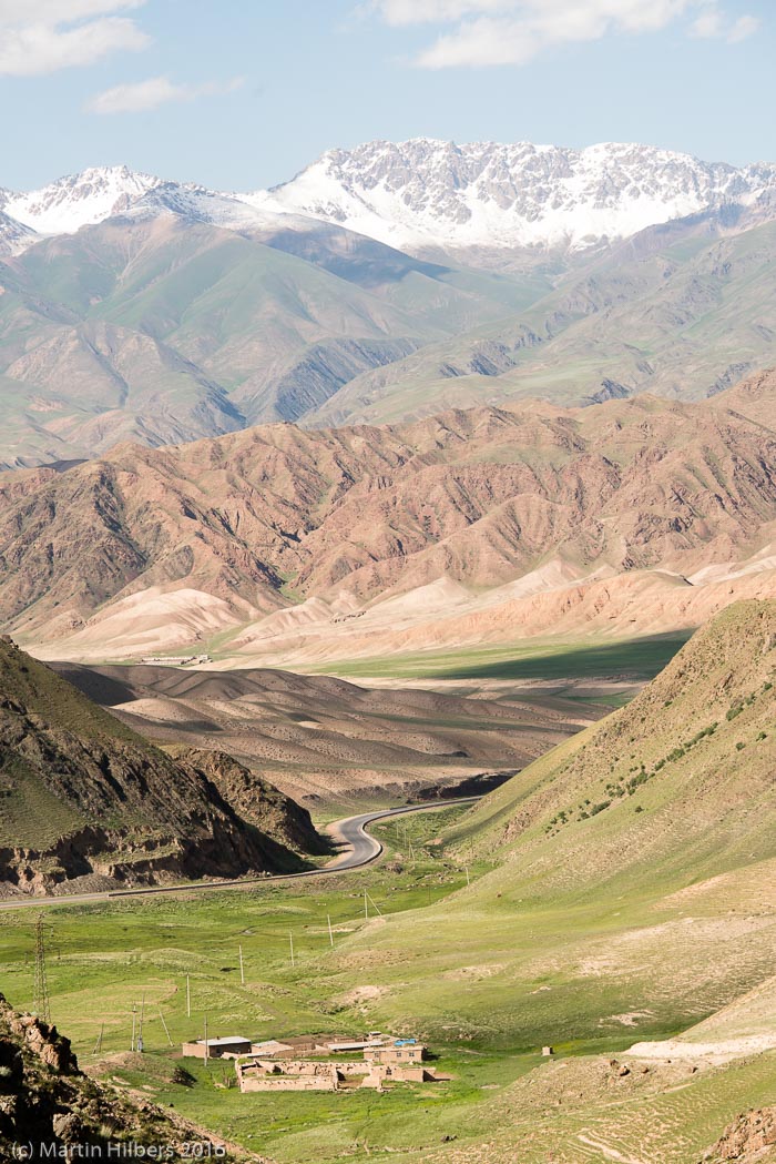 Kyrgyzstan: 25/06 Over Kalmak Asho towards Dolon Pass / Climbing the Dolon Pass. Click to see full size image
