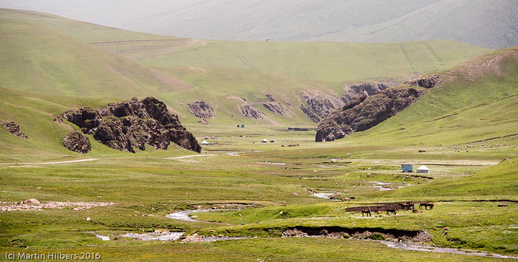 Kyrgyzstan: 26/06 Across Dolon Pass into Solton Sary Valley / Towards the next valley on the way to Shamaldy Jylge. Click to see full size image
