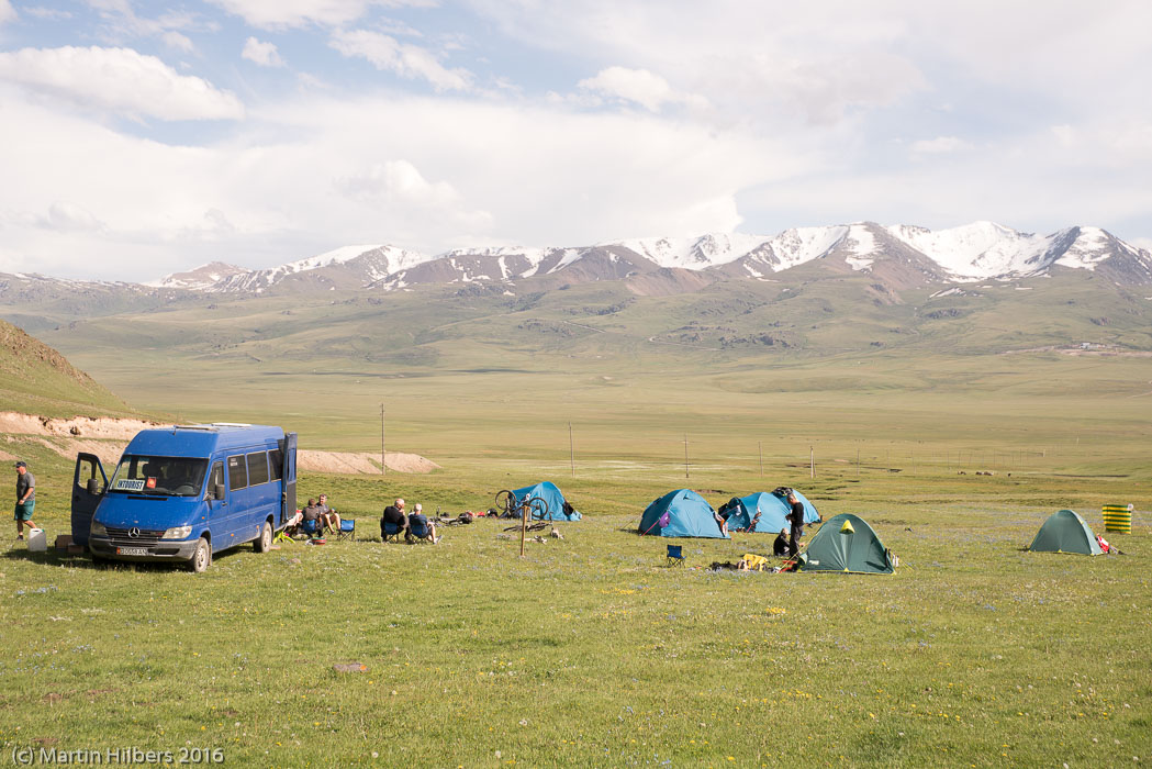 Kyrgyzstan: 26/06 Across Dolon Pass into Solton Sary Valley / Campsite. Click to see full size image