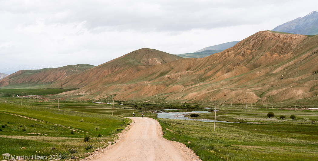 Kyrgyzstan: 27/06 Across Shmaldy Jylge to Kochkor / On the Way to Sary Bulak. Click to see full size image