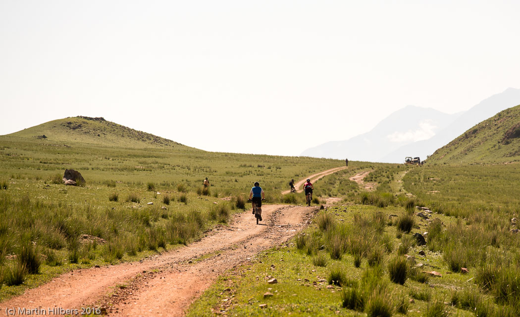 Kyrgyzstan: 29/06 Across Ala Bash Pass to Yurt came near Temir Kanat / Towards Ala Bash Pass. Click to see full size image
