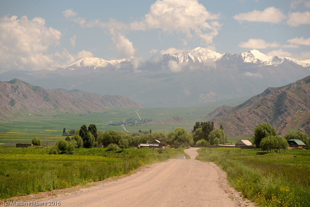 Kyrgyzstan: 29/06 Across Ala Bash Pass to Yurt came near Temir Kanat / Near Temir Kanat. Click to see full size image