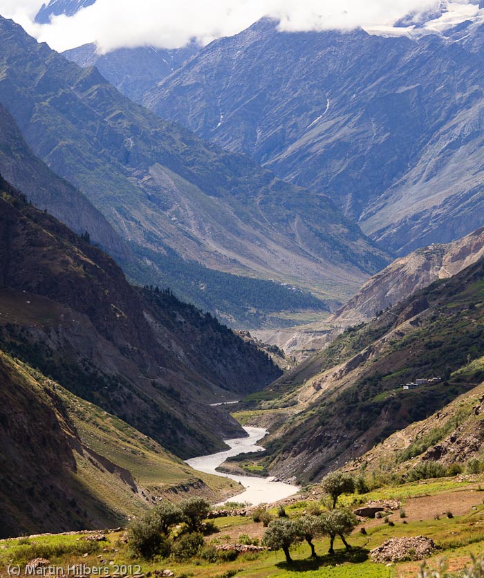 Ladakh: 22/8 Rohtang La / Chandra river valley. Click to see full size image