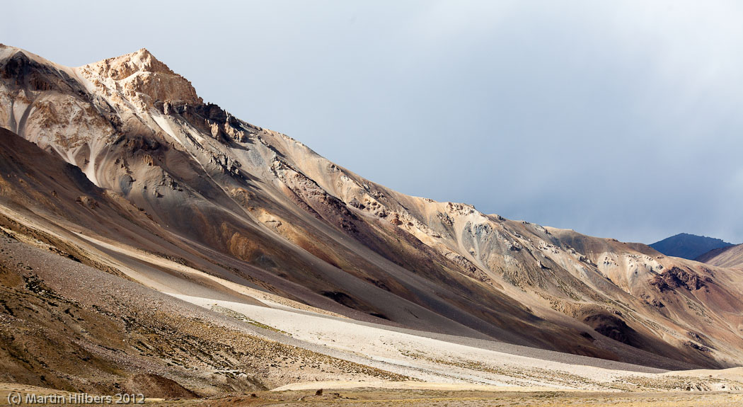 Ladakh: 24/8 Baralacha La / Colourfull mountains. Click to see full size image