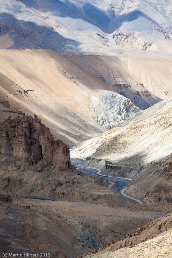 Ladakh: 26/8 Moray Plains / View back to the road to Pang from the climb to the Moray Plains. Click to see full size image