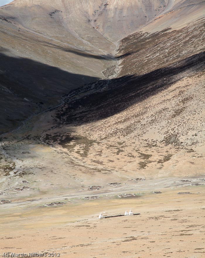 Ladakh: 27/8 Taglung La / Abandoned village. Click to see full size image