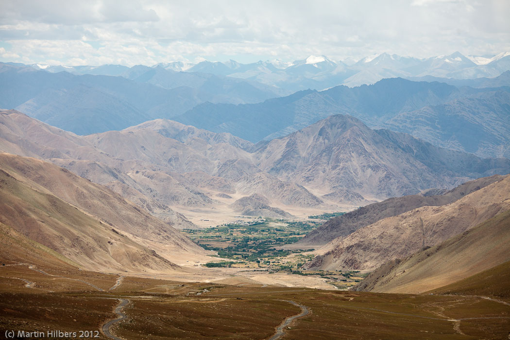 Ladakh: 30/8 Wari La / Looking back towards Thak Tok. Click to see full size image