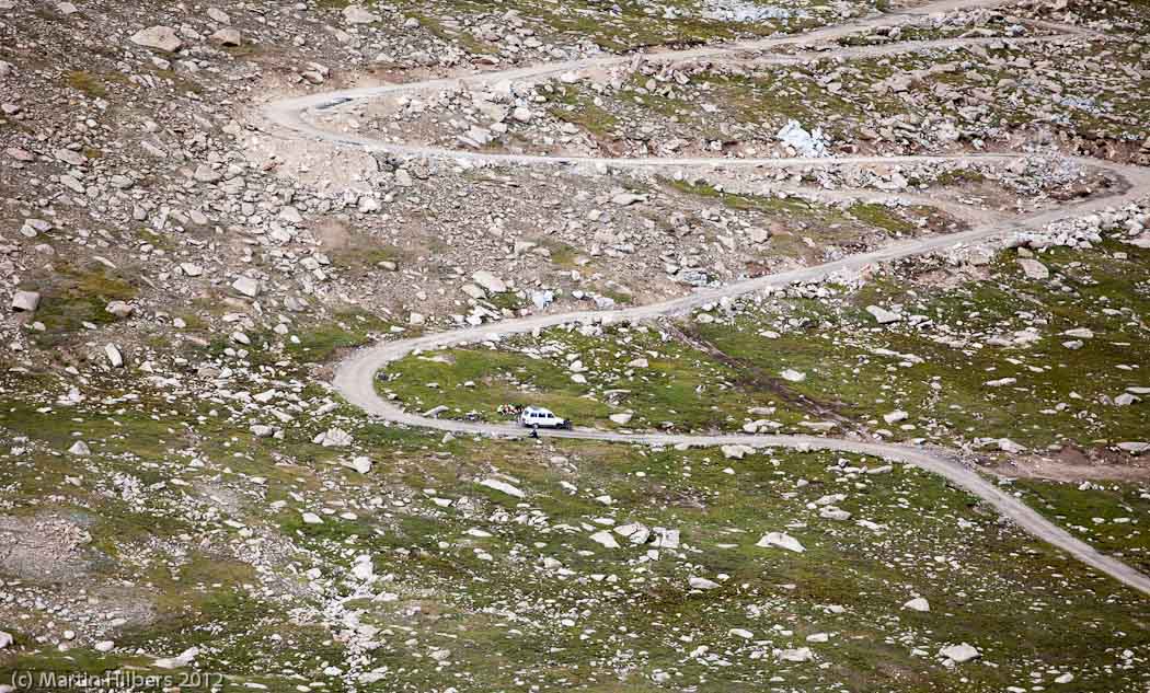 Ladakh: 30/8 Wari La / Lunch stop ahead. Click to see full size image