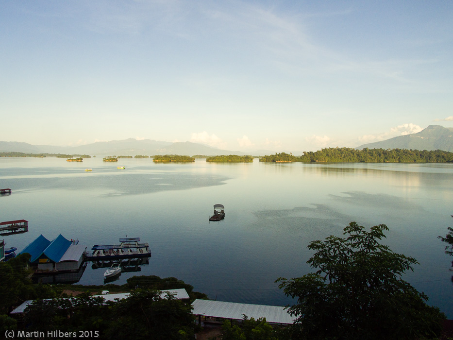 Laos: 12/11 Vang Vieng - Nam Ngum / Nam Ngum reservoir. Click to see full size image