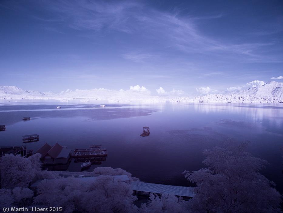 Laos: 12/11 Vang Vieng - Nam Ngum / Nam Ngum reservoir (IR). Click to see full size image