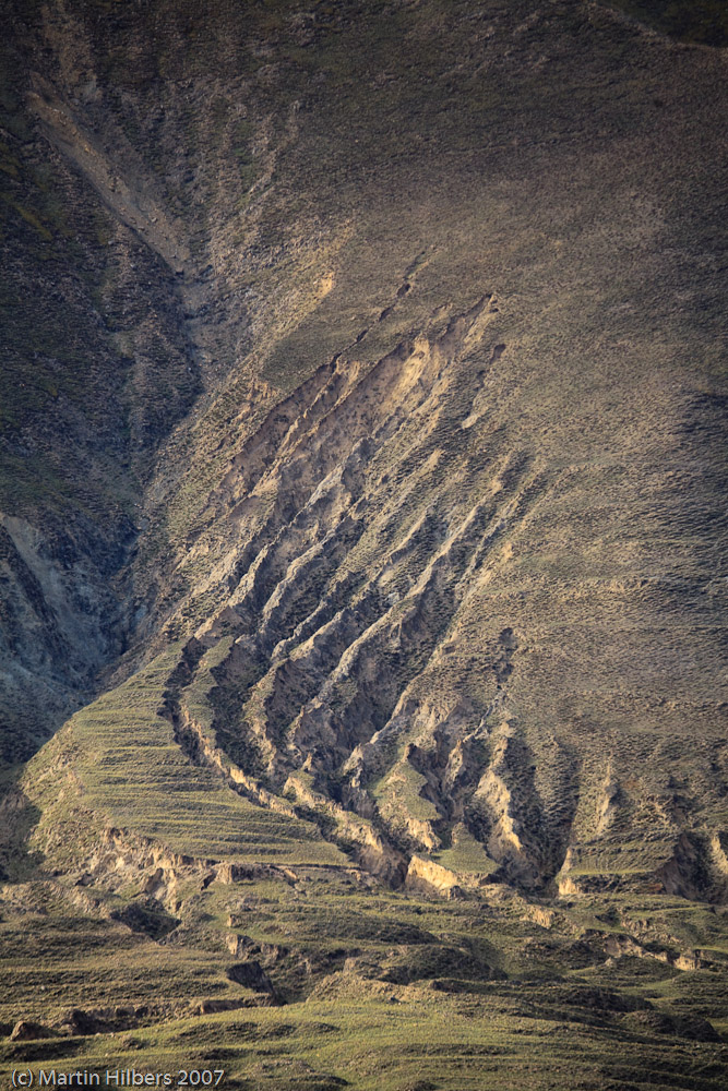 Lhasa Kathmandu : Shangpa - Shigatze / Rock formations. Click to see full size image