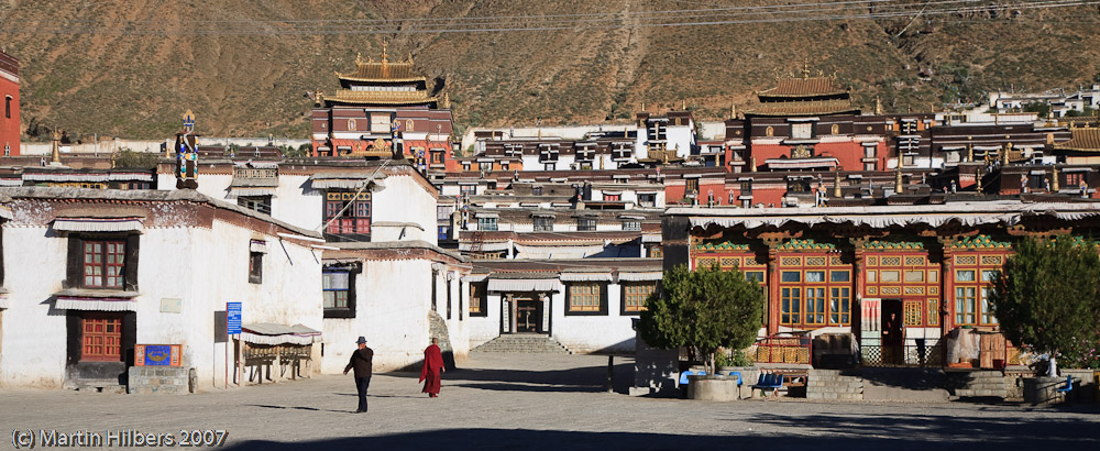Lhasa Kathmandu : Shigatze - Gyantse - Shigatze / Shigatze - Tashilhunpo Monastry. Click to see full size image