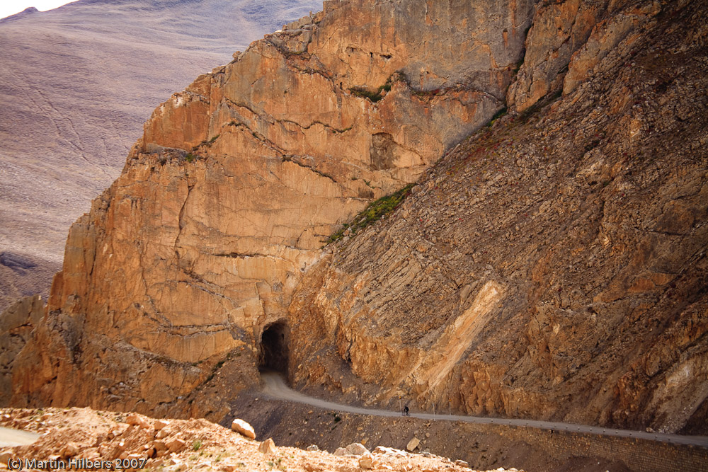 Lhasa Kathmandu : Lolo - Phadruk / Pang La tunnel. Click to see full size image