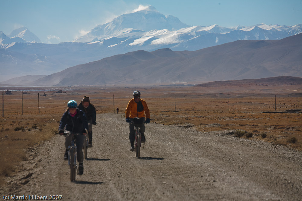 Lhasa Kathmandu : Tsamda - Lalung Chu / On the road to Lalung La. Click to see full size image
