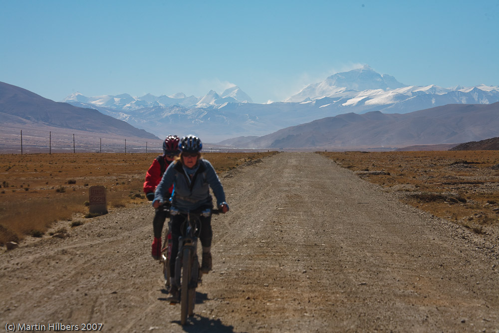 Lhasa Kathmandu : Tsamda - Lalung Chu / On the road to Lalung La. Click to see full size image