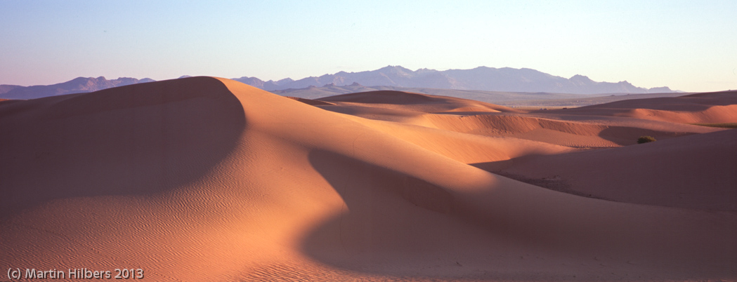 Mongolia: 17/6 Kharkorin - Mongol Els / Mongol Els sand dunes. Click to see full size image