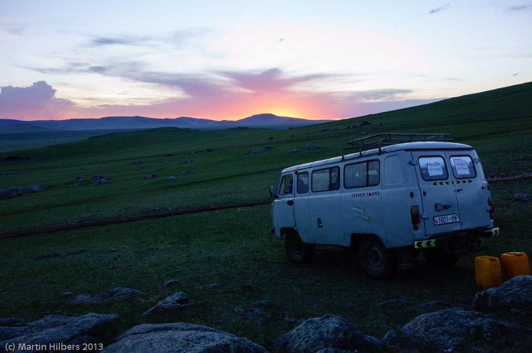 Mongolia: 5/6 Bulgan - Saikhan / Sunset at the first camp. Click to see full size image