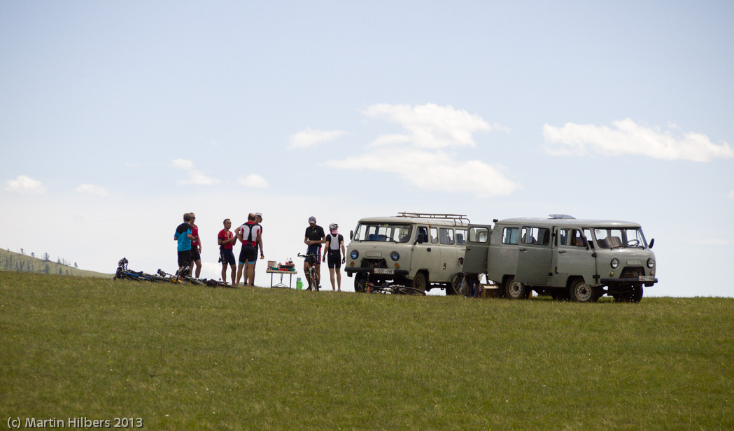 Mongolia: 5/6 Bulgan - Saikhan / Snack stop. Click to see full size image