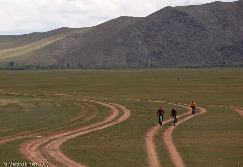 Mongolia: 8/6 Battsengel - Tsetserleg / More tracks. Click to see full size image