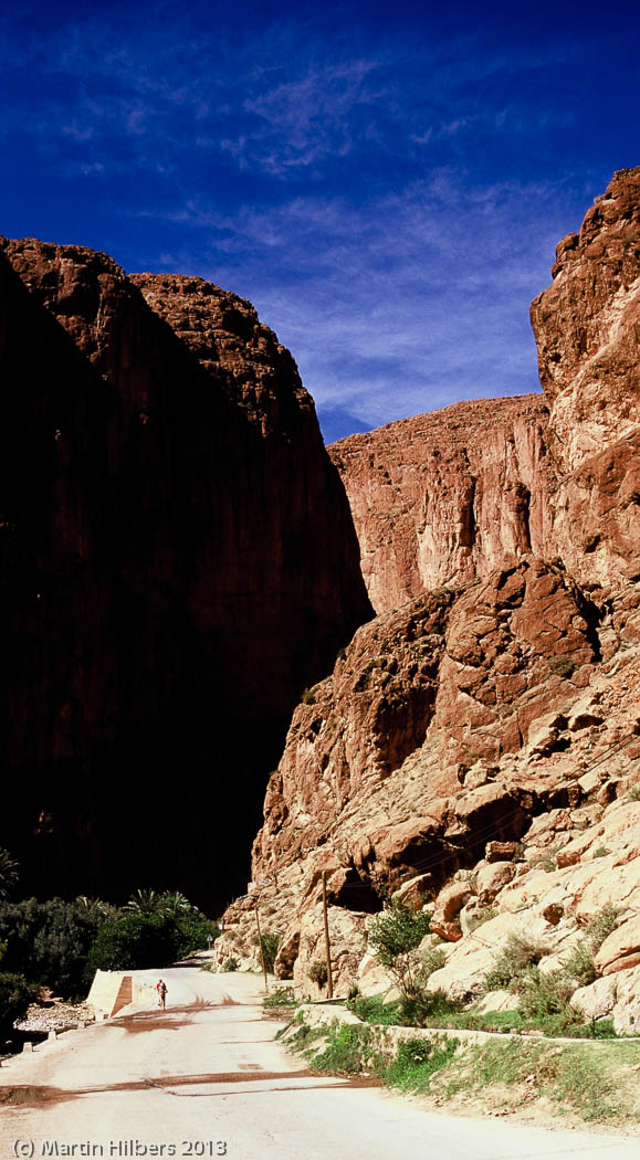 Morocco High Atlas and Jebel Sahro: 27/3 Tinerhir - Tamtattouchte / Approaching Gorges du Todra. Click to see full size image