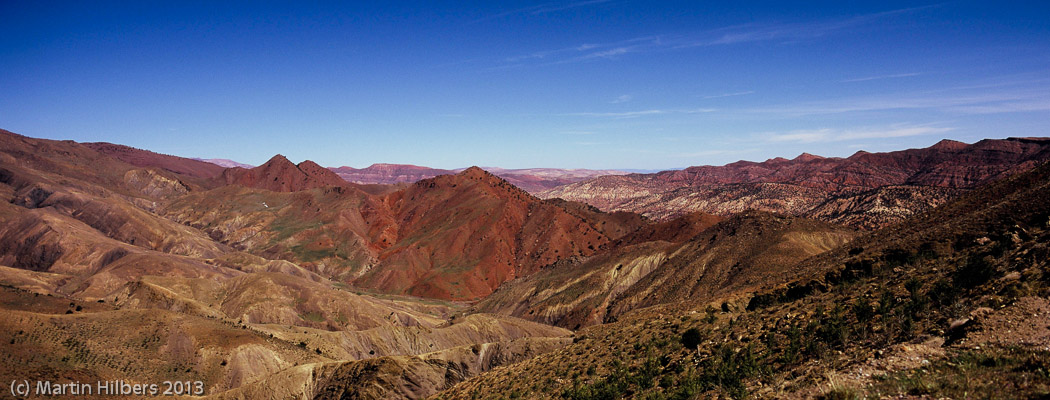 Morocco High Atlas and Jebel Sahro: 25/3 Toufliat - Telouet / View on descend from Tizi-n-Tichka. Click to see full size image