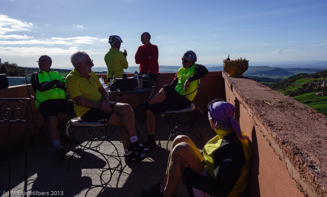 Morocco High Atlas and Jebel Sahro: 24/3 Marrakesh - Toufliat / Rest after the final climb of the day. Click to see full size image