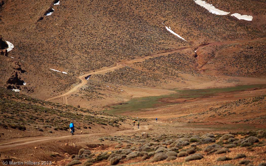 Morocco High Atlas and Jebel Sahro: 29/3 Agoudal - Msemrir / After one of the false summits on the way to Tizi-n-Ouano. Click to see full size image