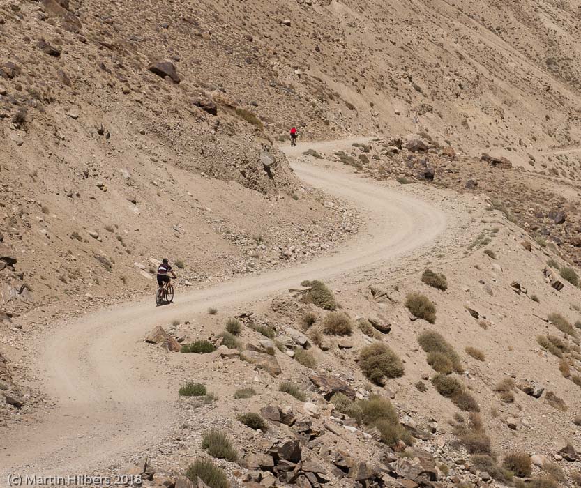 Pamirs : Langar - Khargush / Cycling towards Khargush. Click to see full size image