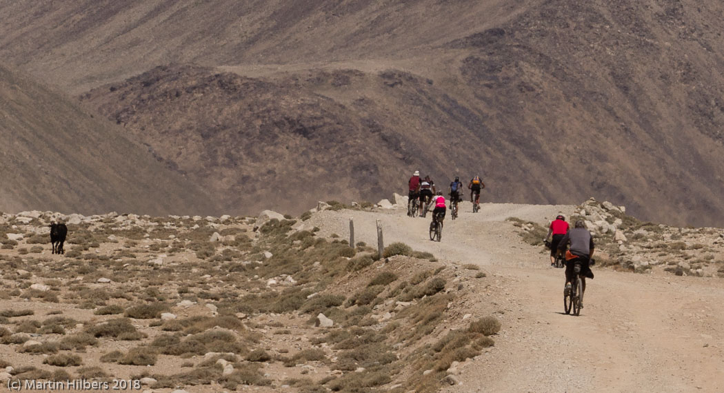 Pamirs : Khargush - Buzun Kul / Descending from Khargush Pass. Click to see full size image