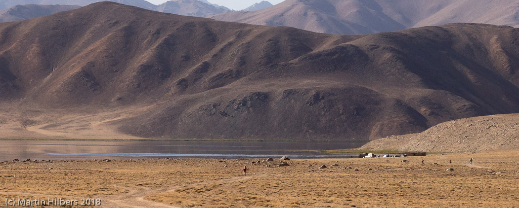 Pamirs : Khargush - Buzun Kul / Approaching Buzun Kul. Click to see full size image