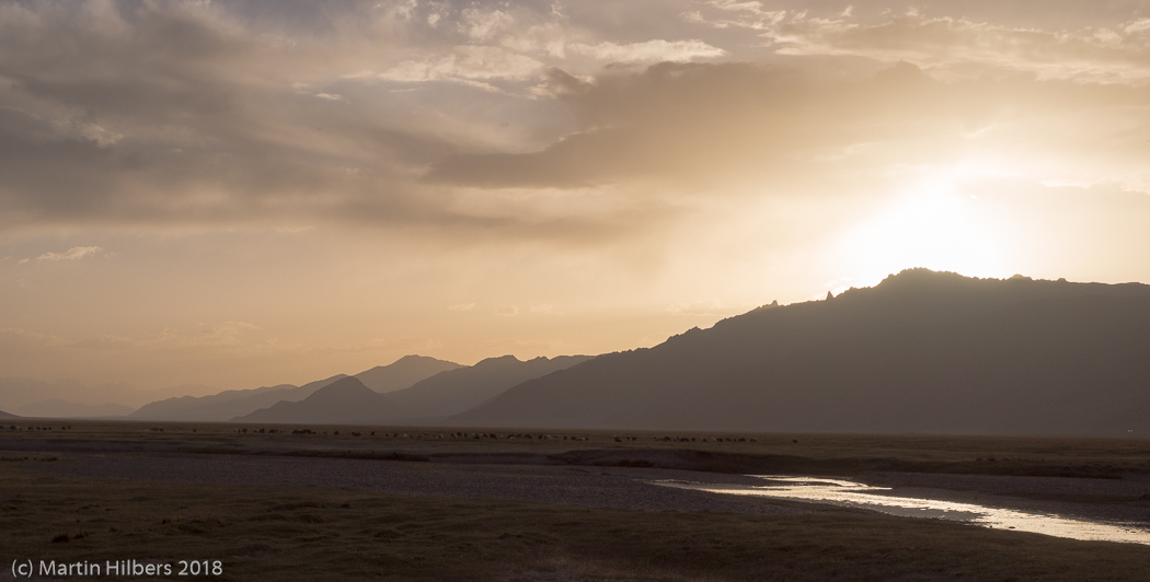 Pamirs : Buzun Kul - Bash Gumbez / Sunset at Bash Gumbez. Click to see full size image