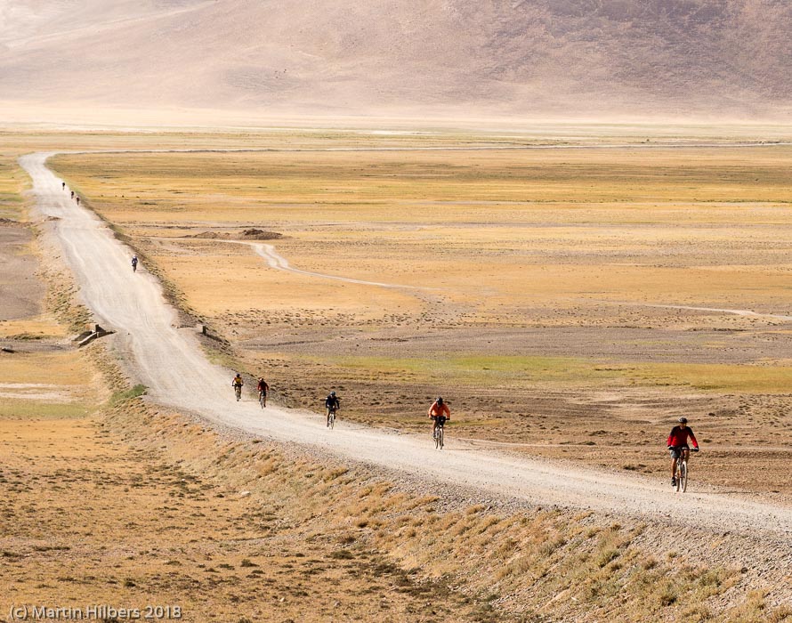 Pamirs : Bash Gumbez - Murghab / Back from Bash Gumbez to the Pamir Highway. Click to see full size image