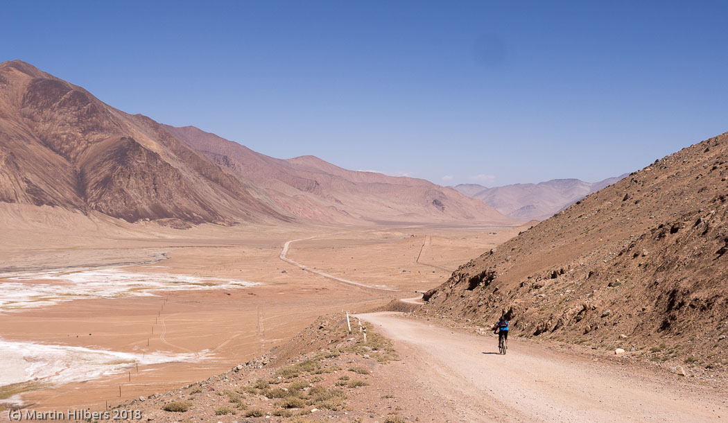 Pamirs : Akbaital - Kara Kul / At the bottom of the Ak Baital descend. Click to see full size image