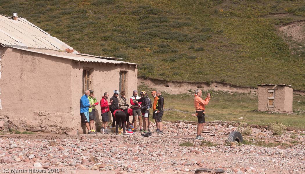 Pamirs : Kara Kul - Sary Tash / Lunch. Click to see full size image