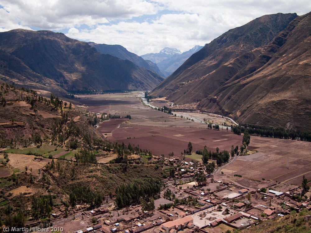 Peru: 3/9 Cusco - Calca / Arriving in the Sacred valley. Click to see full size image